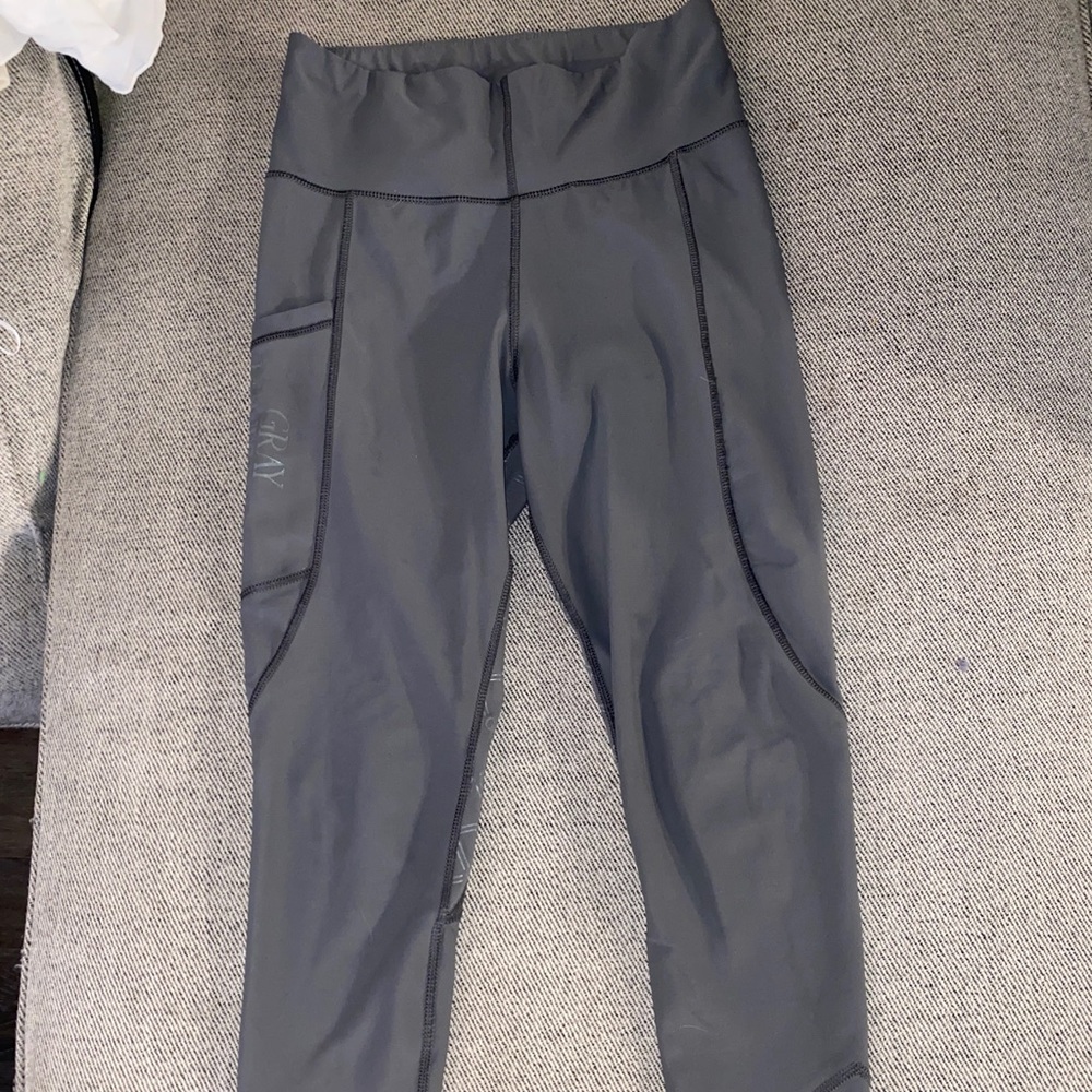 Gray leggings with GE logo design
